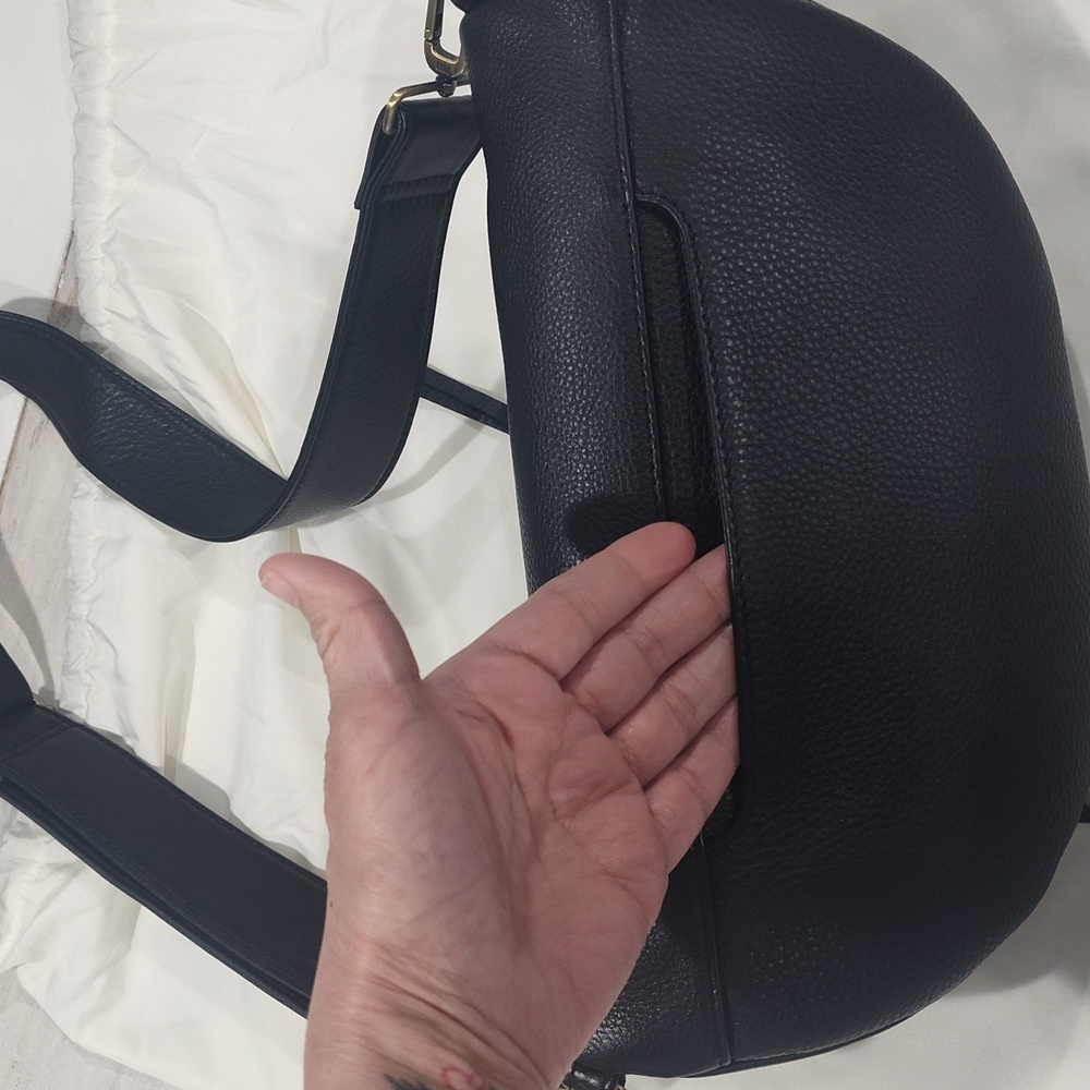 HOBO Hunter Medium Belt Bag In Black - Picture 4 of 12